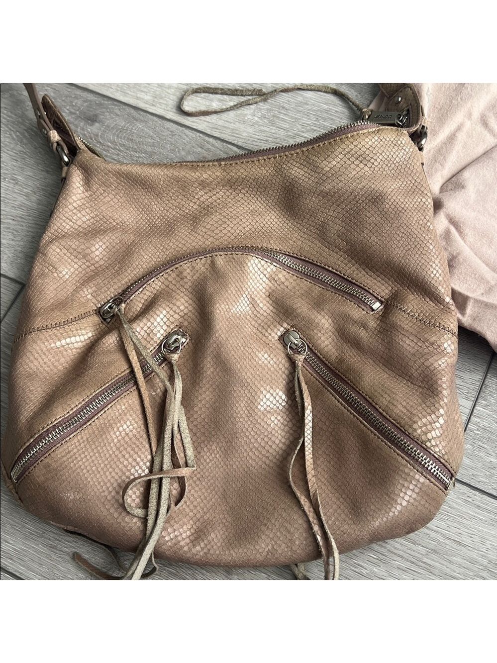 Botkier Beige leather Textured adjustable Shoulder Bag with dust bag - Picture 2 of 8